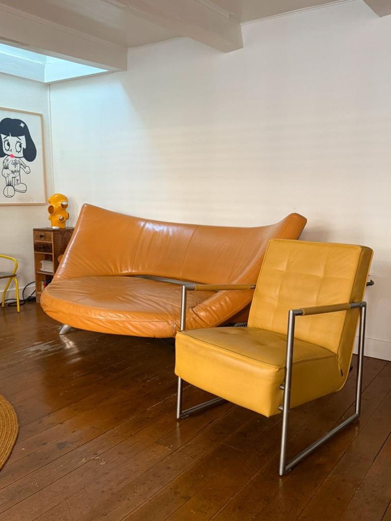 Vintage Leolux Leren Bank Okergeel/Oranje, Huis en Inrichting, Banken | Bankstellen, Ophalen, Gebruikt, Tweepersoons, Rechte bank