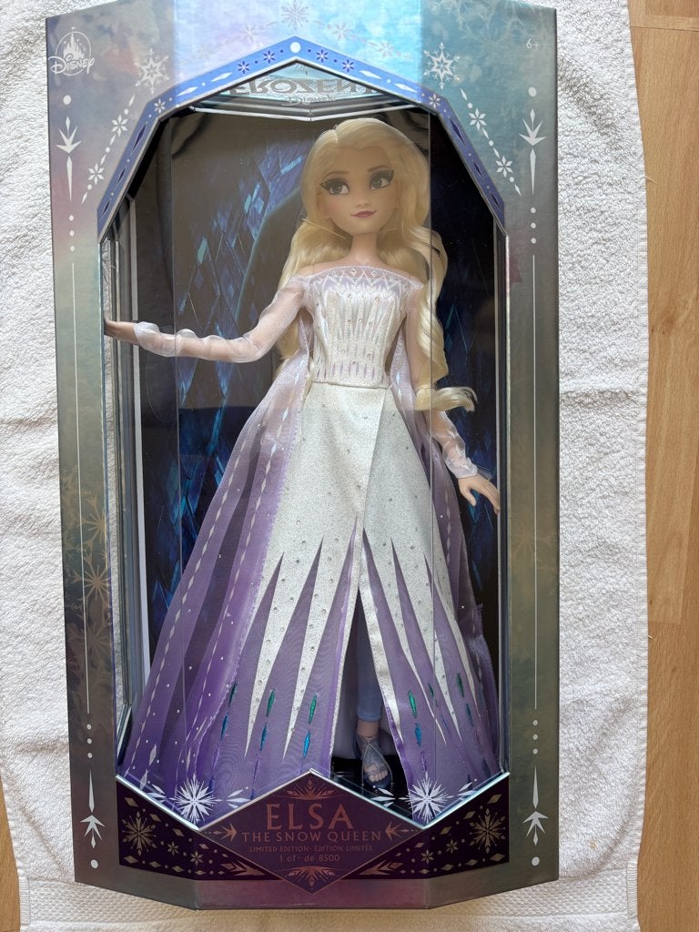 Disney Frozen Elsa Limited doll, Ophalen of Verzenden, Zo goed als nieuw, Pop