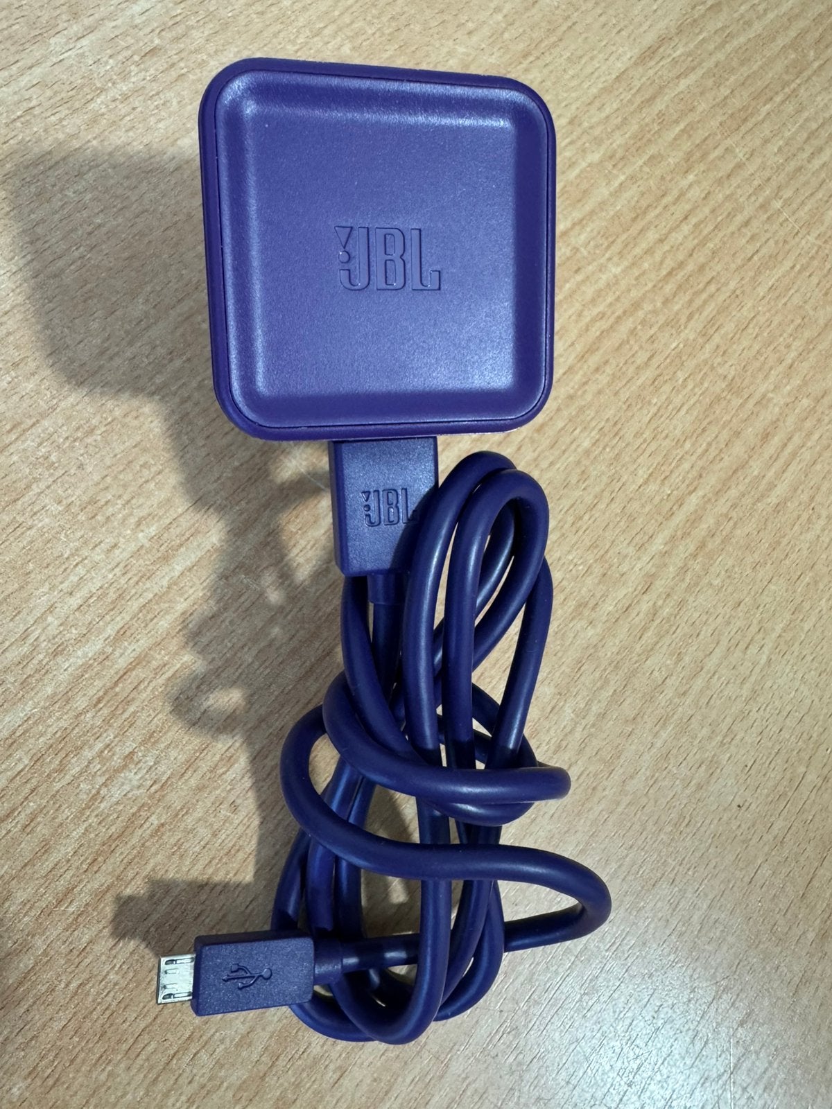 Originele Paarse JBL Oplader + JBL USB Kabel Voor JBL Charge, Ophalen of Verzenden, Zo goed als nieuw