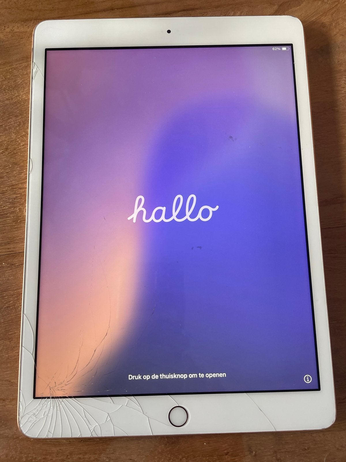 Apple iPad (8e generatie) - barst in scherm, 10 inch, Rose Goud, Gebruikt, 32 GB