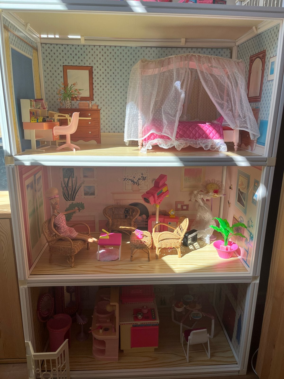 Vintage Barbiehuis met dakterras en complete inrichting, Kinderen en Baby's, Ophalen, Gebruikt, Poppenhuis