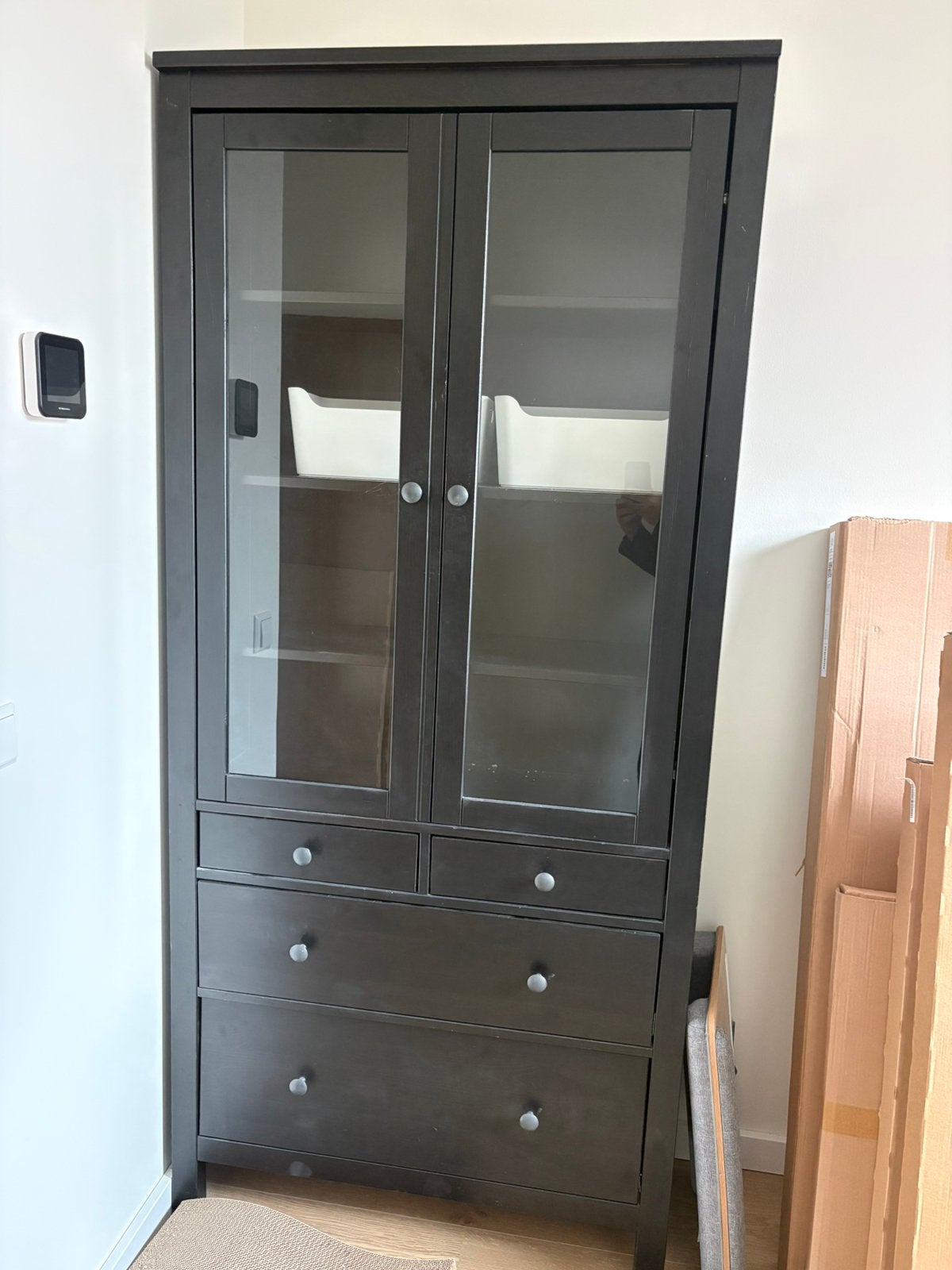 Hemnes Vitrinekast Ikea, Ophalen, Gebruikt, 50 tot 100 cm, Met lade(s)