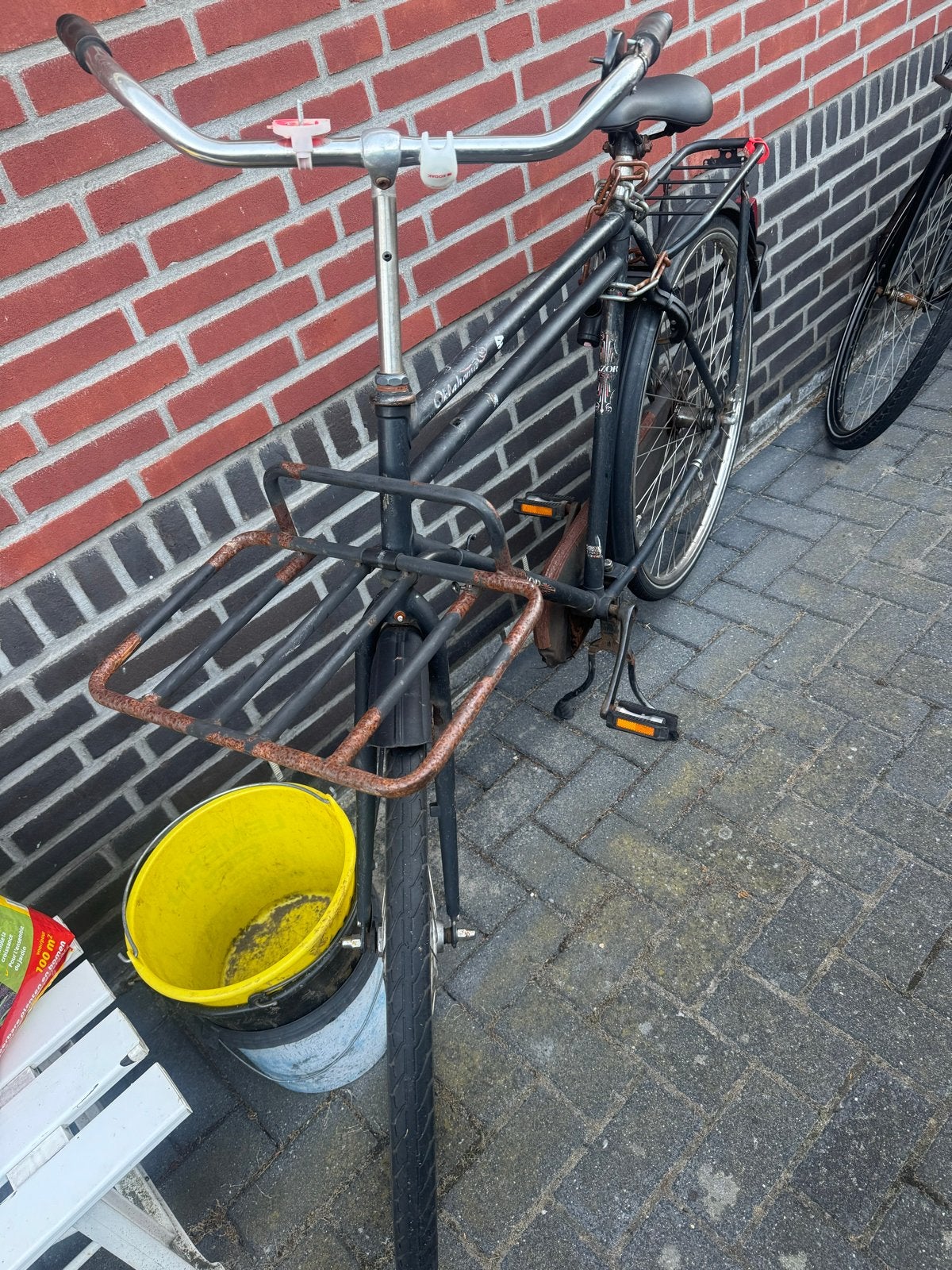 Degelijke Azor stadsfiets met voordrager, Overige merken, Terugtraprem, Gebruikt, Ophalen of Verzenden