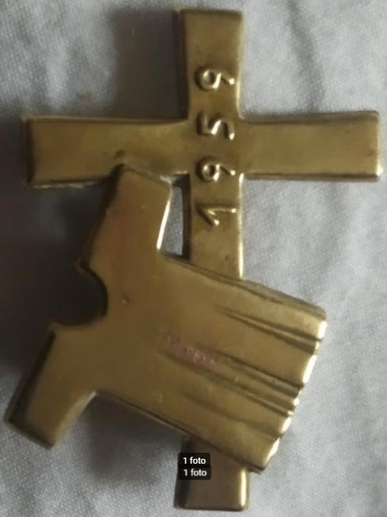 Messing broche van de heilige rock bedevaart 1959, Ophalen of Verzenden