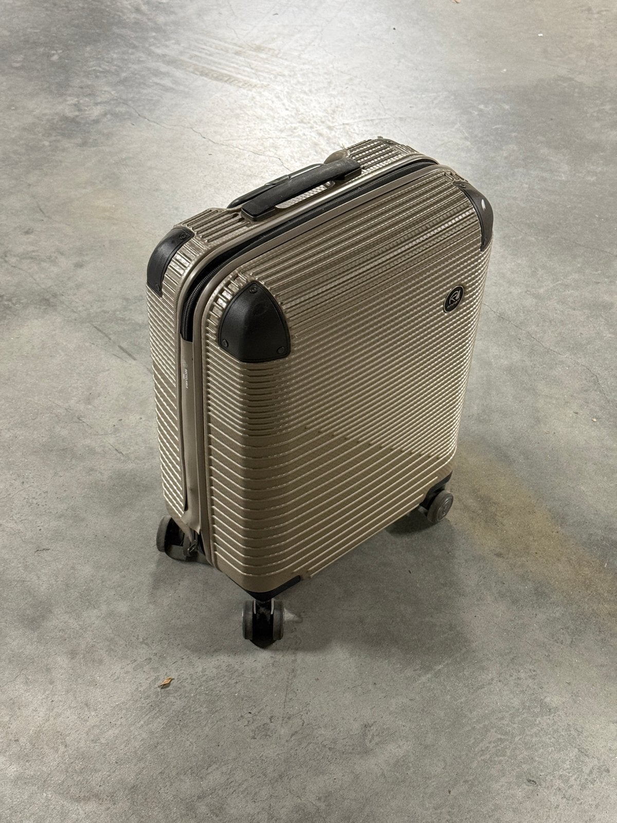 Gratis Prima Eminent Reiskoffer met 360 wielen, Ophalen, Hard kunststof, 45 tot 55 cm, Zo goed als nieuw