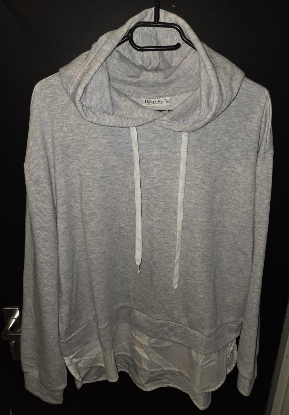 grijze truitje met stukje blouse stof aan de onderkant, Kleding | Dames, Maat 38/40 (M), Kik, Ophalen of Verzenden, Zo goed als nieuw