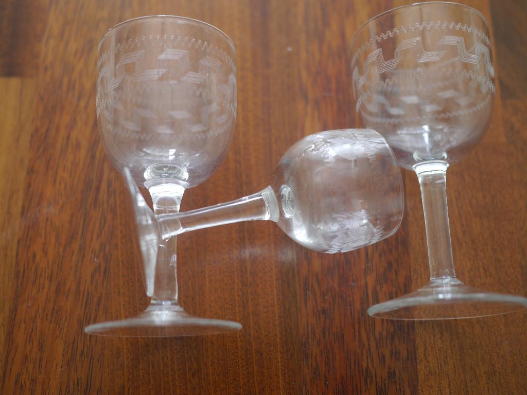 glaasjes antiek gegraveerd Leerdam, Ophalen of Verzenden, Gebruikt, Borrel- of Shotglas