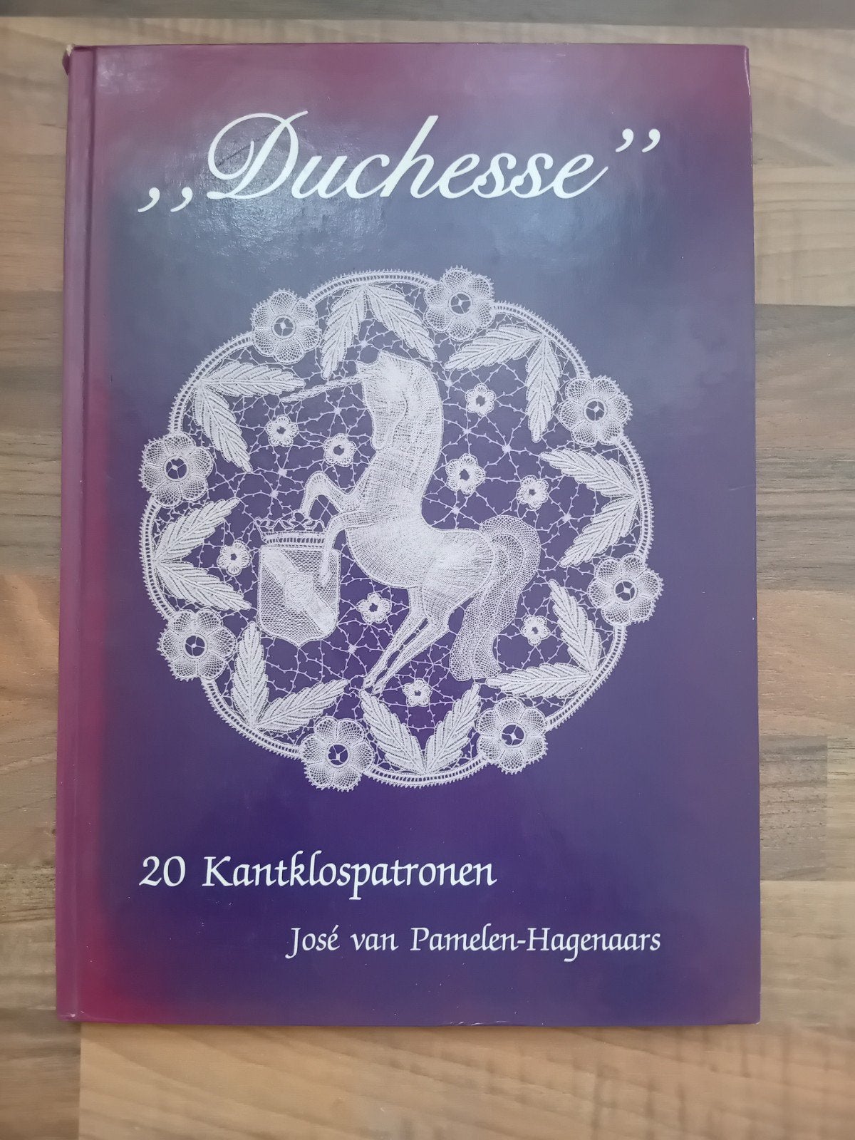 Duchesse: 20 Kantklospatronen - José van Pamelen-Hagenaars, Ophalen of Verzenden, Gebruikt, Boek of Tijdschrift