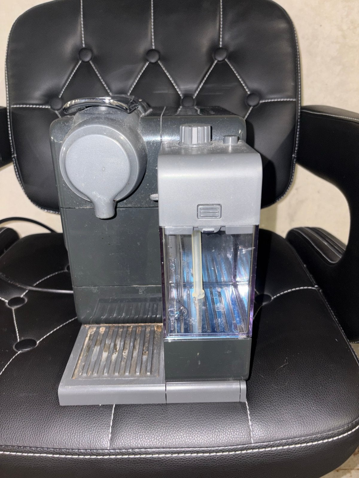 Nespresso DeLonghi koffiemachine - Gebruikt, Gebruikt, Koffiemachine, Ophalen of Verzenden, 2 tot 4 kopjes