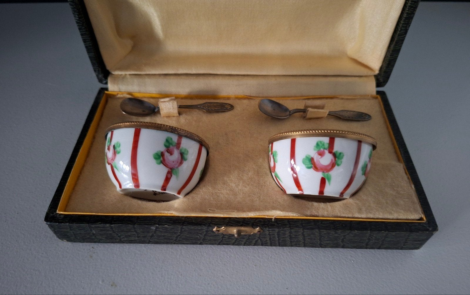 Twee Limoges zoutvaatjes incl lepeltjes in doosje, Ophalen of Verzenden