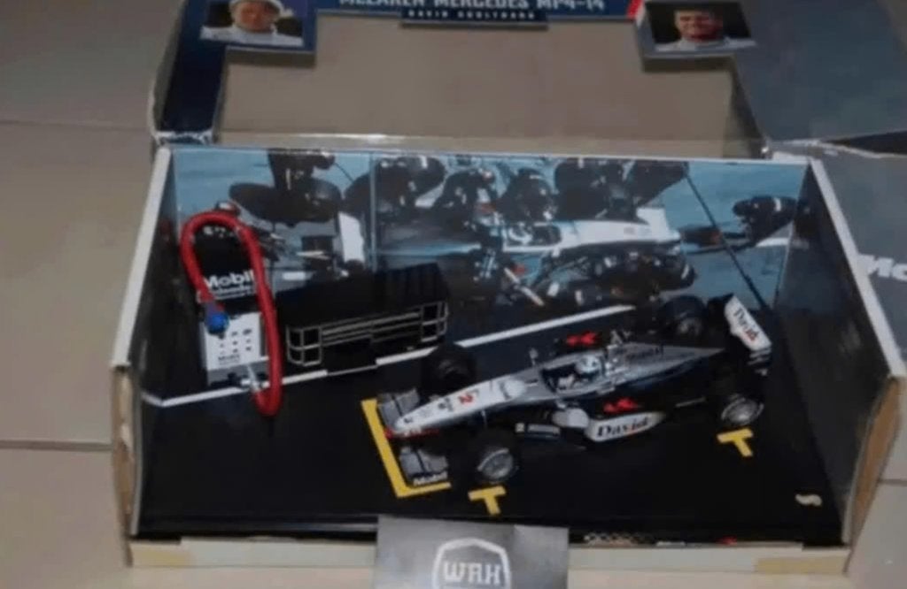 1:24 MCLAREN MP4-14 F1 Coulthard Pitstop diorama in doos WRH, Verzenden, Zo goed als nieuw, Auto, Overige merken