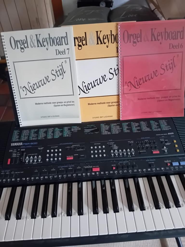 Yamaha keyboard psr 500 met enkele boeken., Ophalen, Yamaha, Met standaard, 61 toetsen