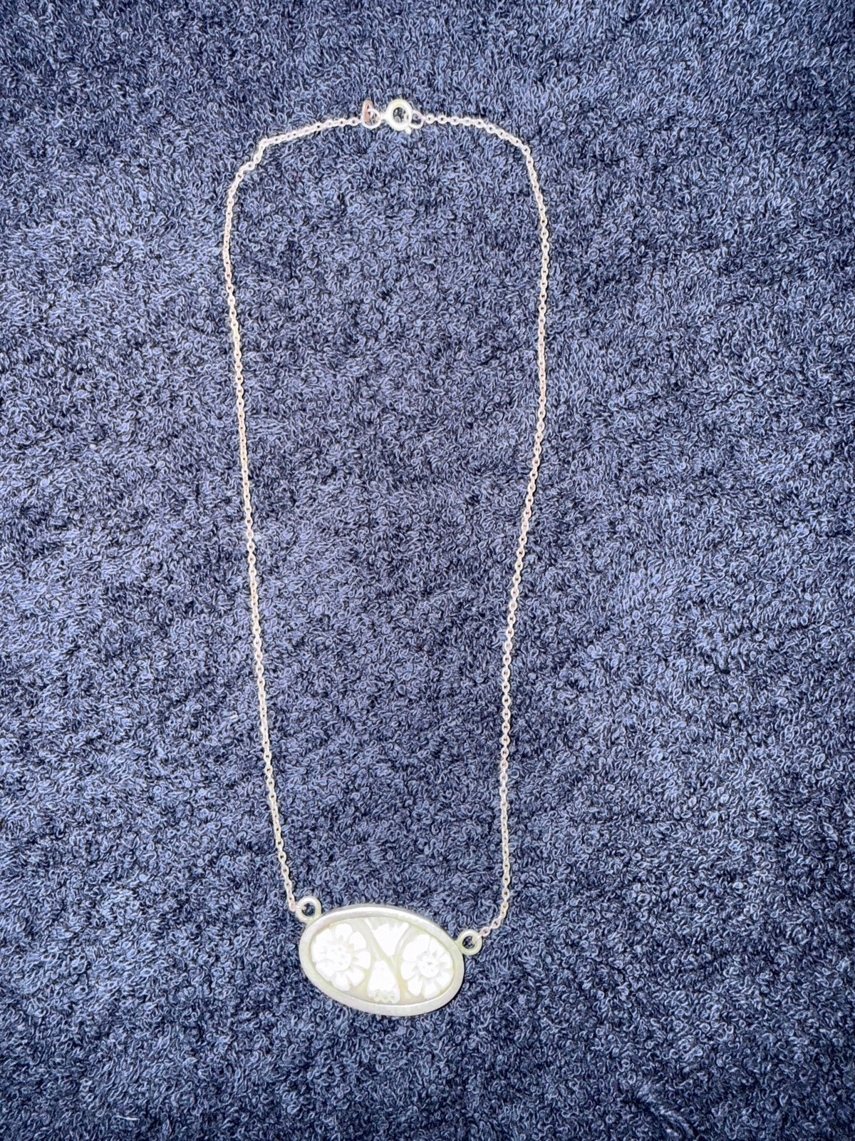 Vintage ketting met bloemen hanger, Sieraden, Tassen en Uiterlijk, Kettingen, Met hanger, Gebruikt, Ophalen of Verzenden, Steen of Mineraal