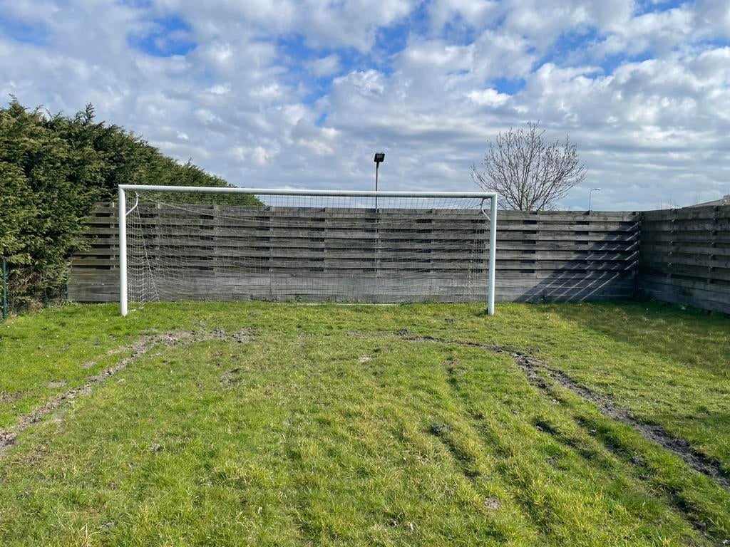Voetbal doel, Dieren en Toebehoren