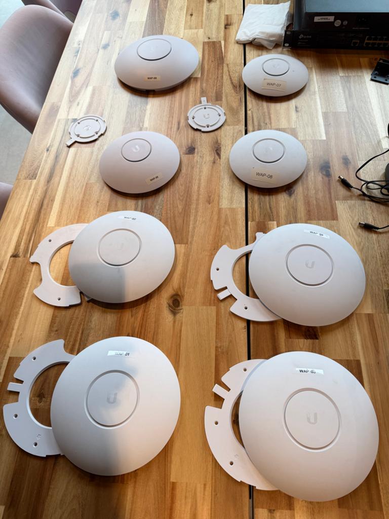 SET Ubiquiti UniFi AccessPoints: nanoHD, Long-Range, AC Lite, Computers en Software, Accesspoints, Ophalen of Verzenden, Zo goed als nieuw