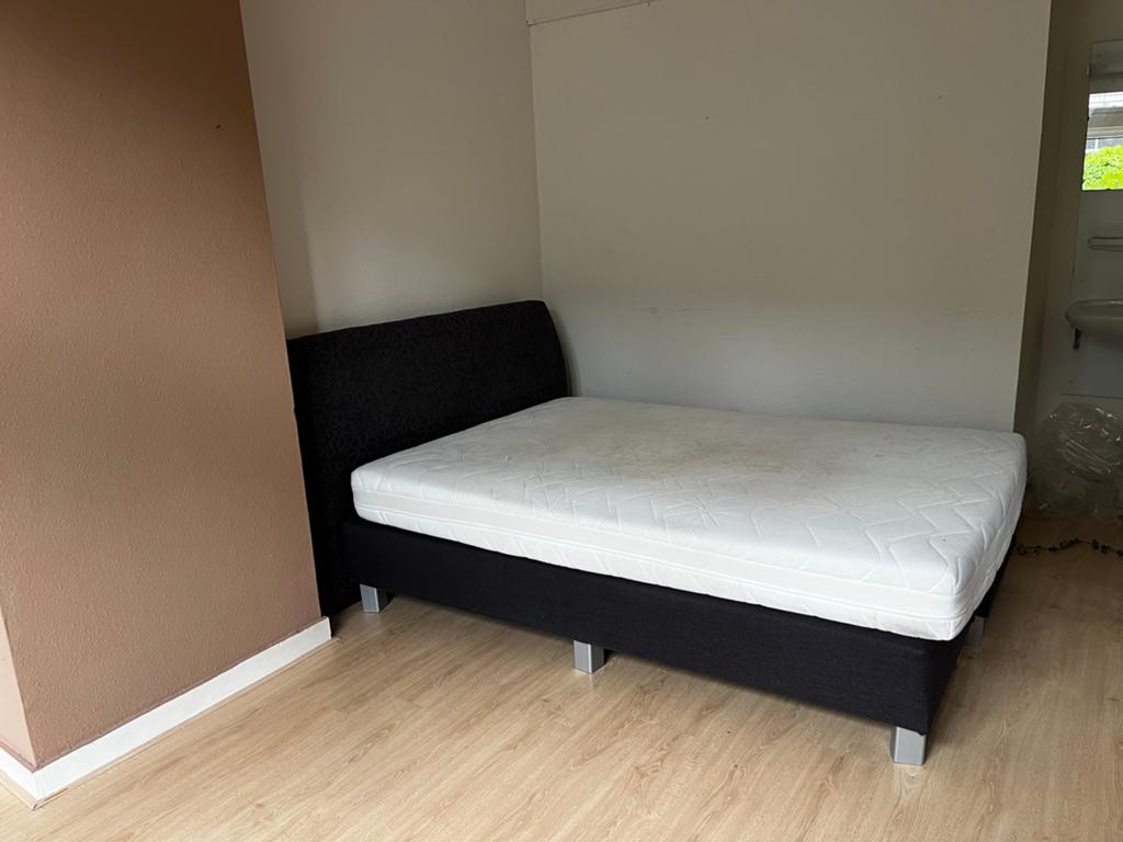 Bruine twijfelaar boxspring met hoofdbord, Gebruikt, Bruin, Twijfelaar, 200 cm