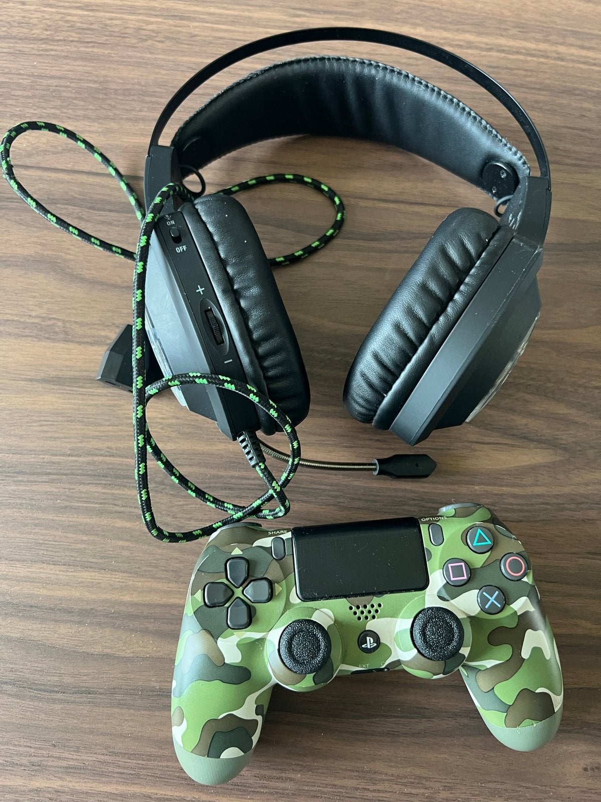 DualShock 4 Controller Camouflage (PS4) & Battletron Headset, Ophalen of Verzenden, Gebruikt, Controller, PlayStation 4