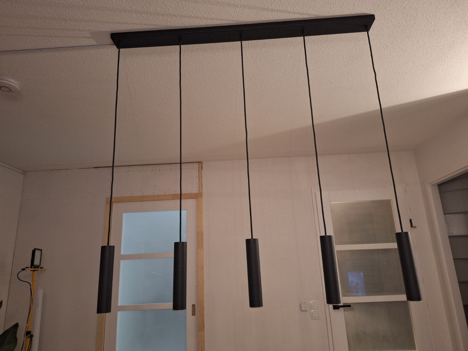 Moderne Zwarte Hanglamp met 5 Spots - Dimbare LED, Ophalen, Modern, Industrieel, Minimalistisch, Zo goed als nieuw, Metaal