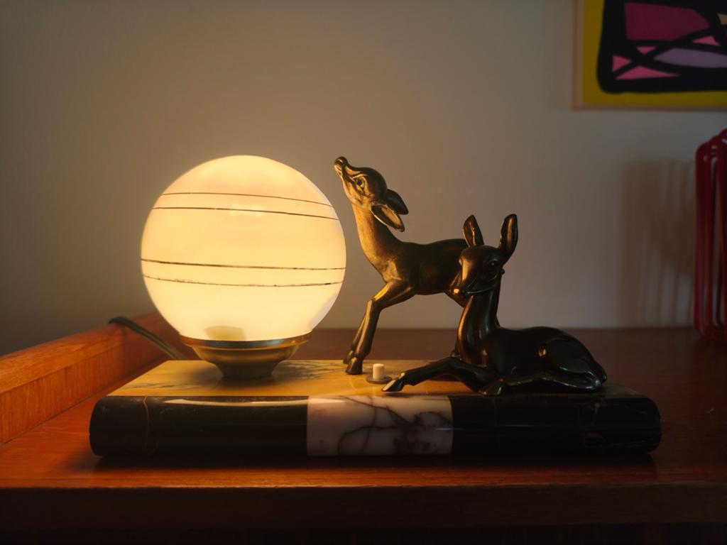 Art deco lamp jaren '30. Hertjes op marmer, Ophalen of Verzenden