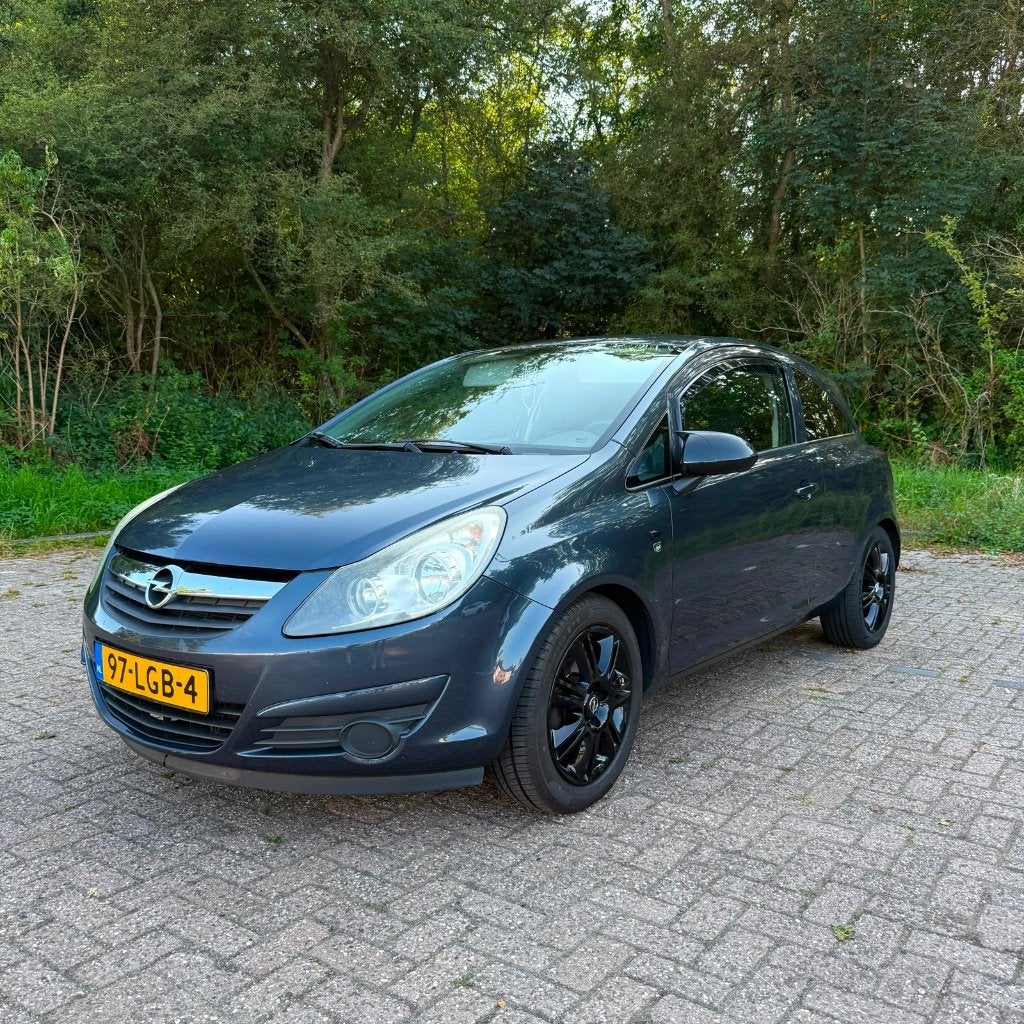 Opel Corsa 1.2-16V '111' Edition | 2010 | APK t/m 23-04-2027, Voorwielaandrijving, Euro 5, 40 €/maand, Zwart
