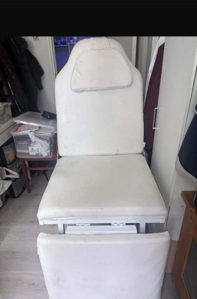 Te koop masage tafel of tattoo stoel, Hobby en Vrije tijd, Overige Hobby en Vrije tijd, Ophalen of Verzenden