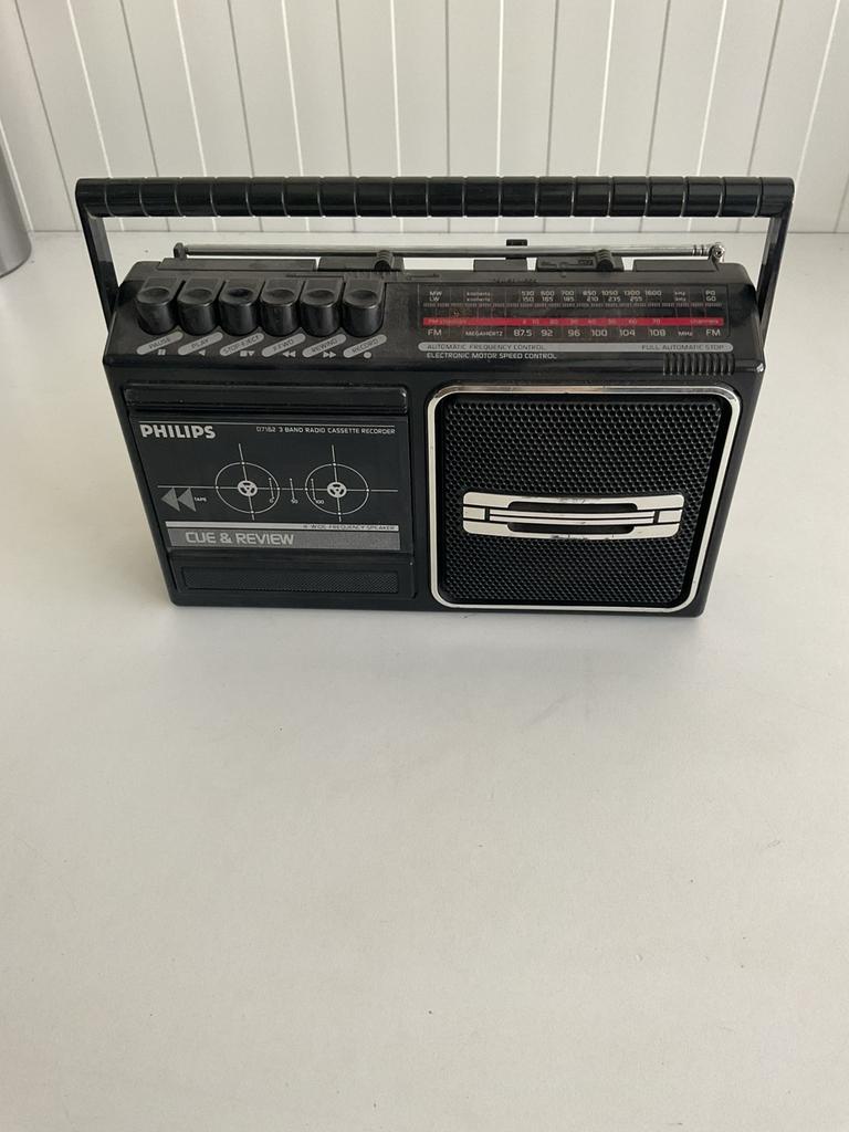 Philips draagbare radiocassette speler op stroom of batterij, Audio, Tv en Foto, Radio's, Ophalen, Gebruikt