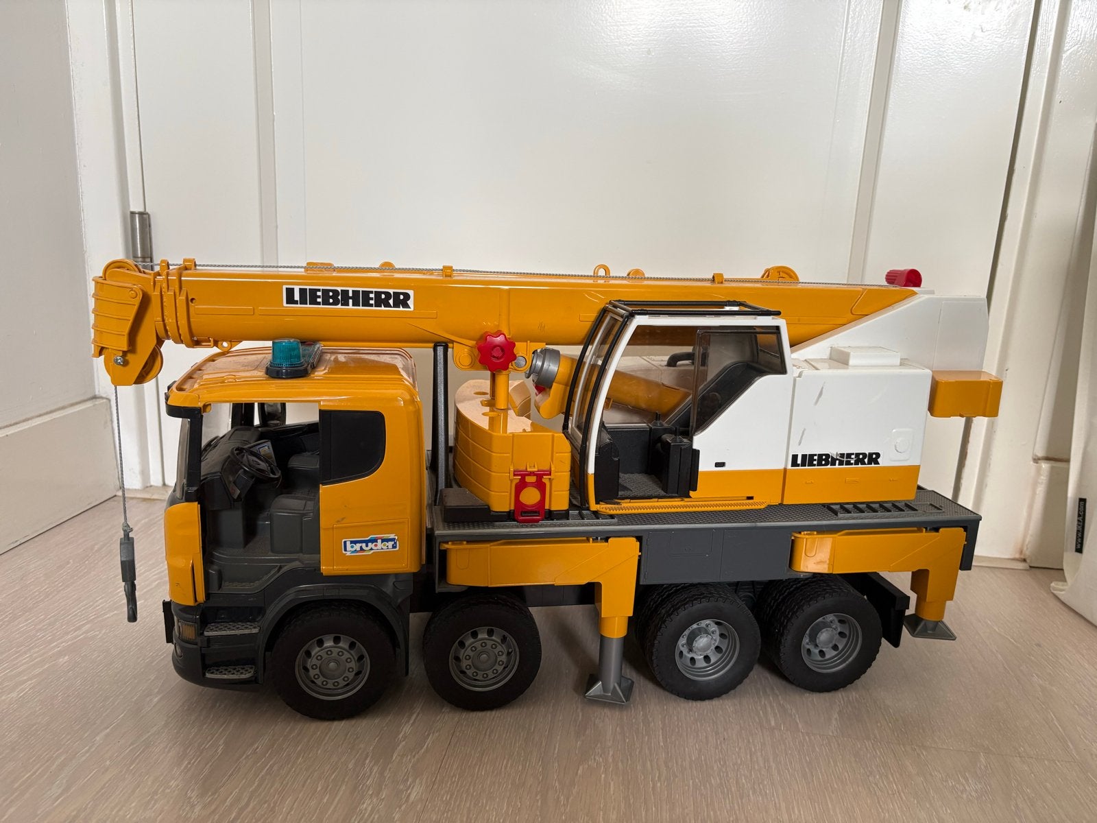 Bruder Liebherr Kraanwagen met licht en geluid, Ophalen of Verzenden, Gebruikt