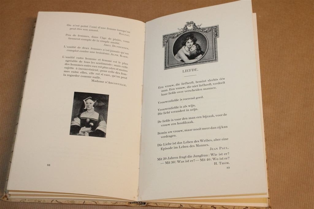 Een Vrouwen-Spiegel — 1001 Spreuken — Vintage Boek 1924, Ophalen of Verzenden, Gelezen