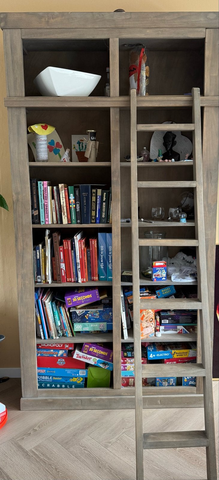 Boekenkast met ladder, Ophalen, Met plank(en), Gebruikt, 100 tot 150 cm