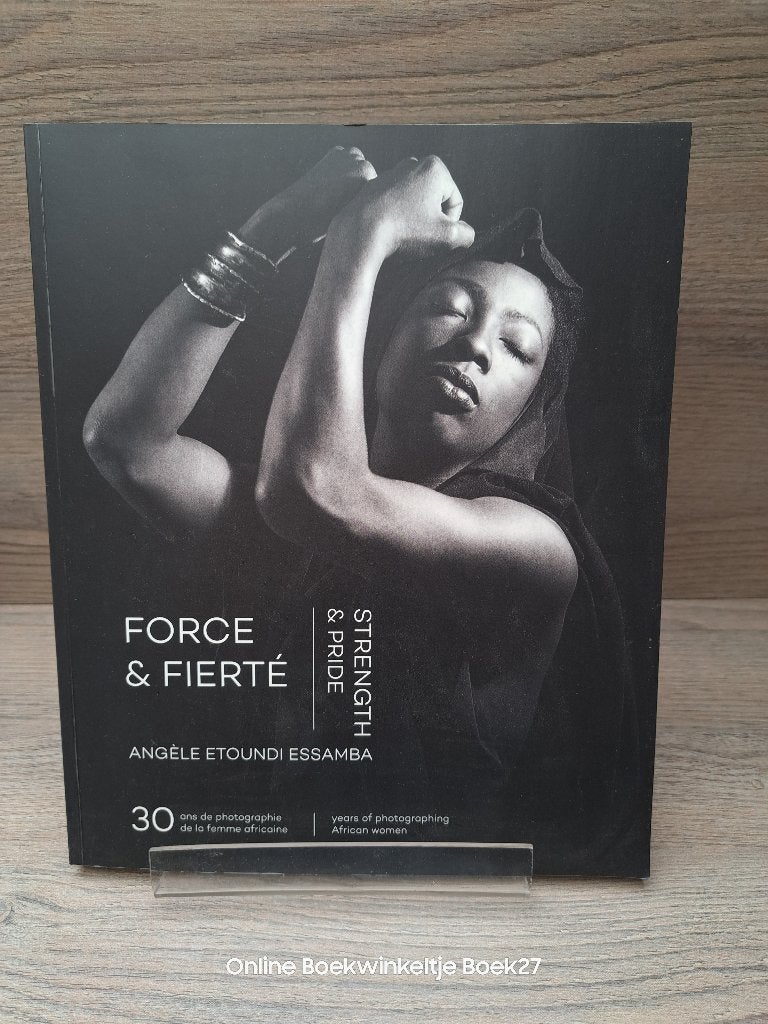 Force & Fierté / Strength & Pride  - Angèle Etoundi Essamba, Boeken, Ophalen of Verzenden, Zo goed als nieuw, Fotografen