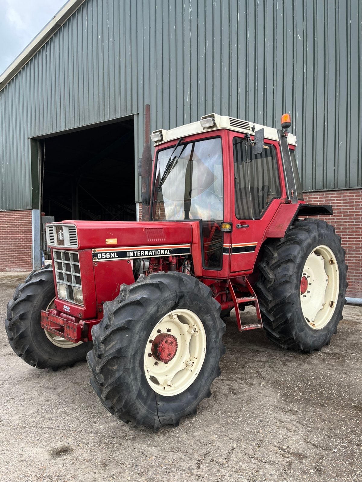 International 856XL, Zakelijke goederen, Agrarisch | Onderdelen | Banden, Velgen en Assen, Ophalen