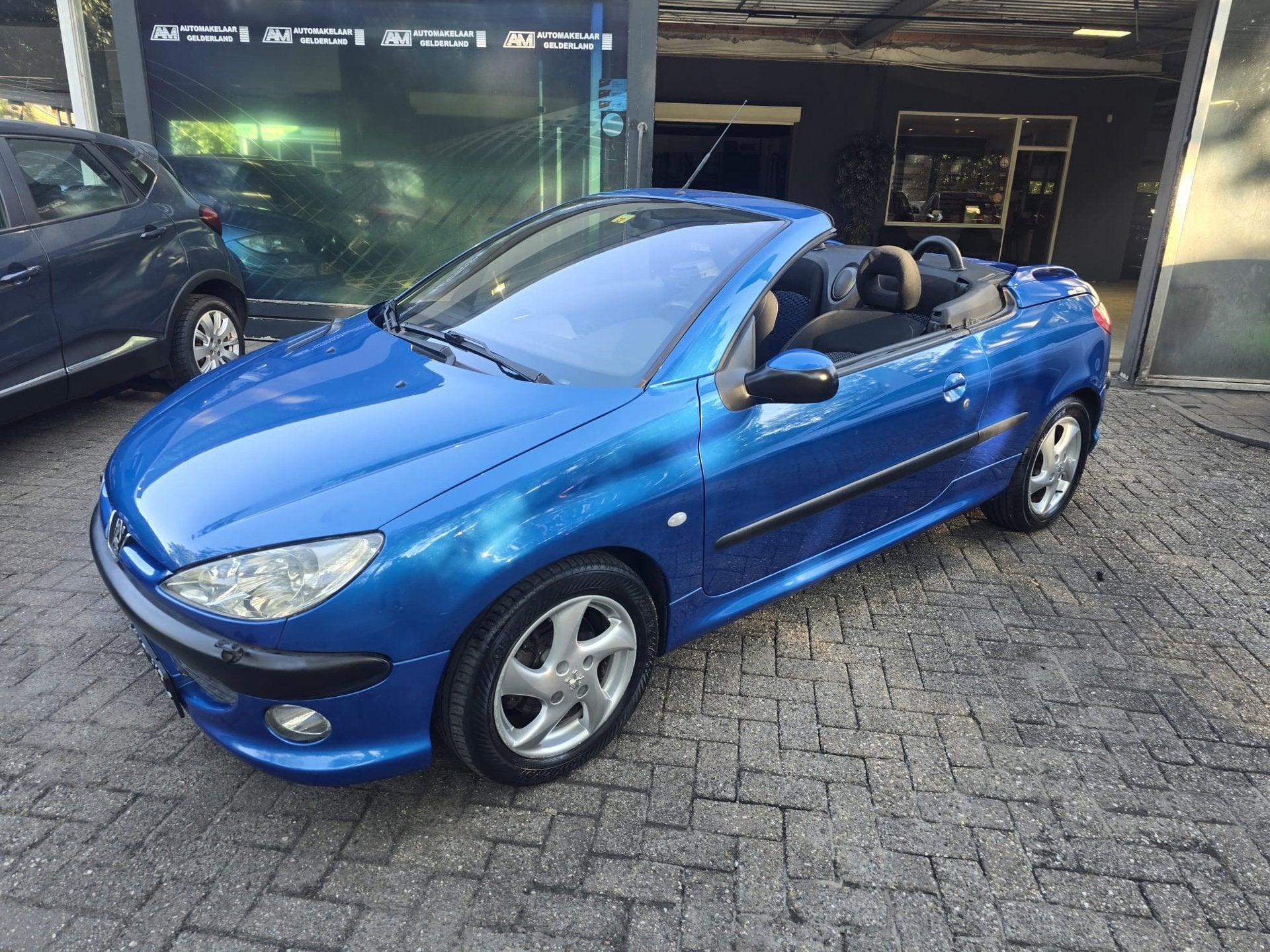 Peugeot 206 CC 1.6-16V Premium | NIEUWE APK | AUTOMAAT | AIR, Auto's, Peugeot, Stof, Gebruikt, 4 cilinders, Cabriolet