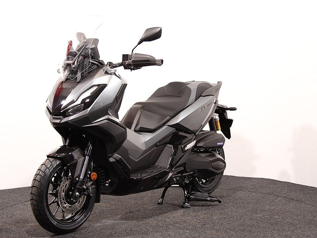 Honda ADV350, Bedrijf, Scooter