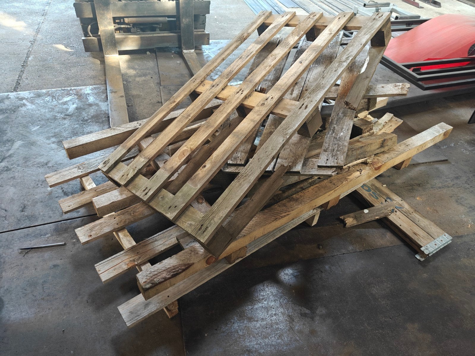 Gratis Gebruikte houten pallets en planken / stookhout, Ophalen of Verzenden, Gebruikt