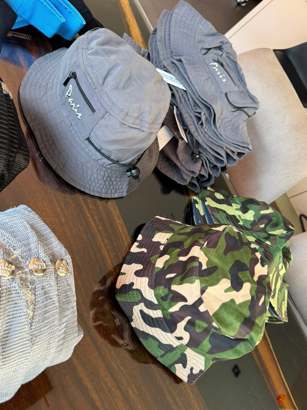 Partij Visser Hoeden - 19 stuks (Grijs & Camo), Ophalen of Verzenden, Nieuw, One size fits all, Hoed