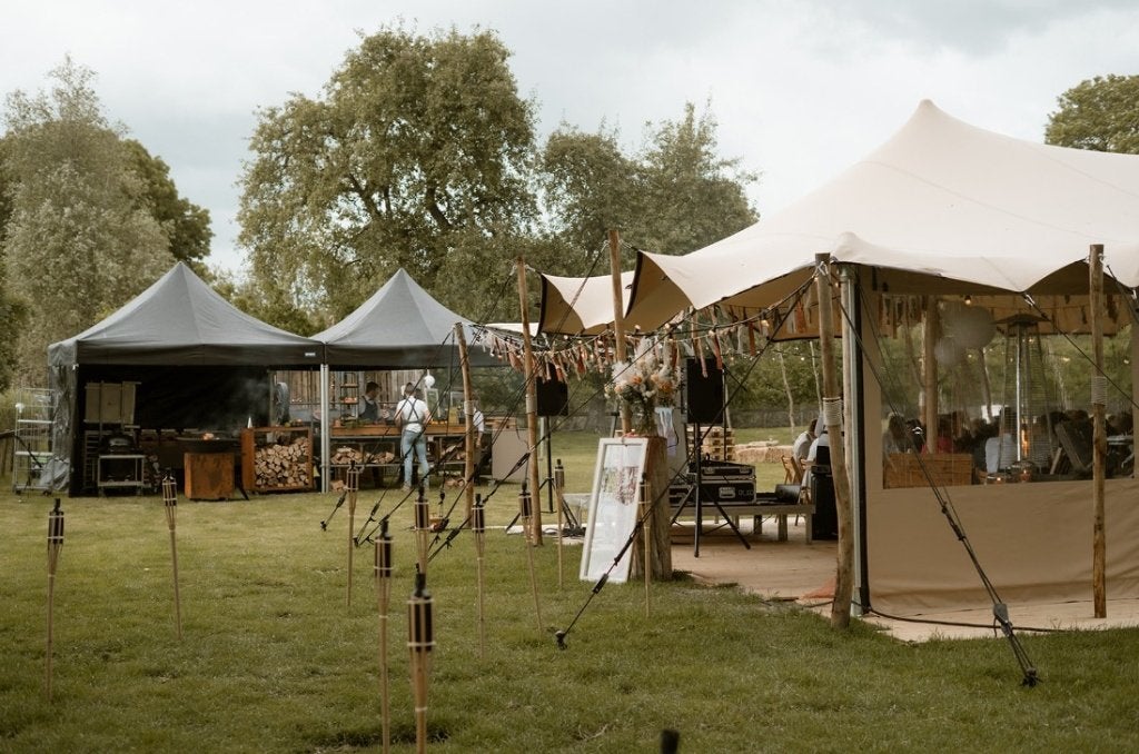 Foto 9 van Stretchtent 10x15m Huren | Met Luxe Zijwanden