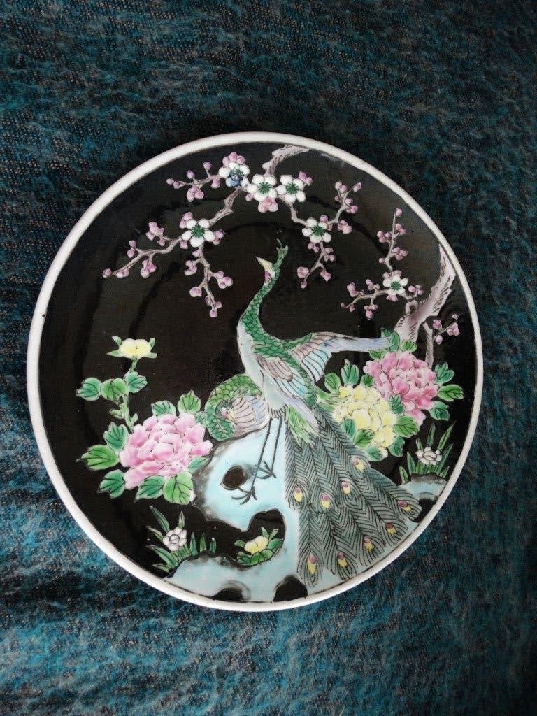 Porseleinen bordje met pauw, zward fond, 25 cm, Japans, Ophalen of Verzenden