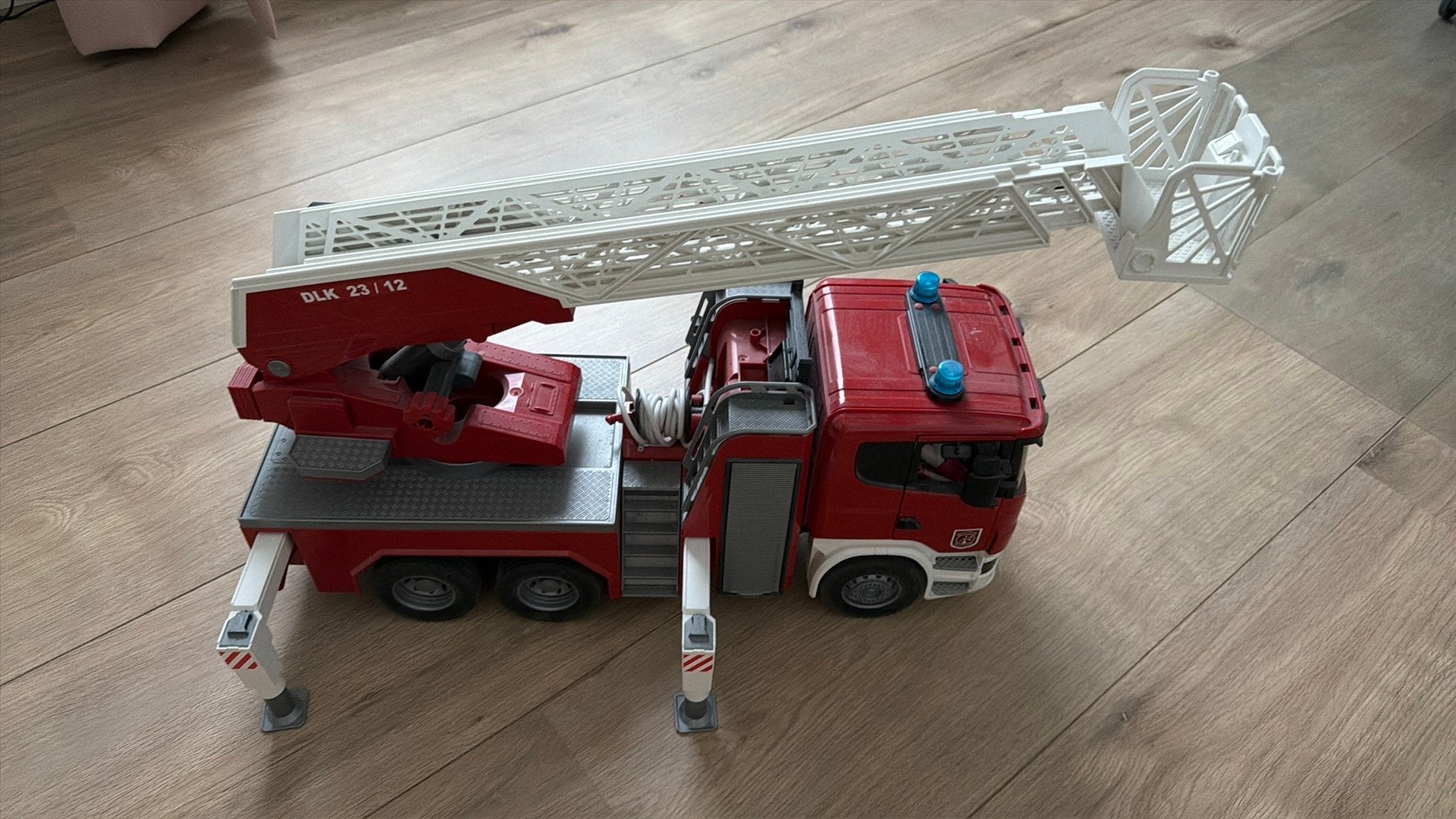 Bruder brandweerauto scania met ladder DLK 23/12, Ophalen, Gebruikt