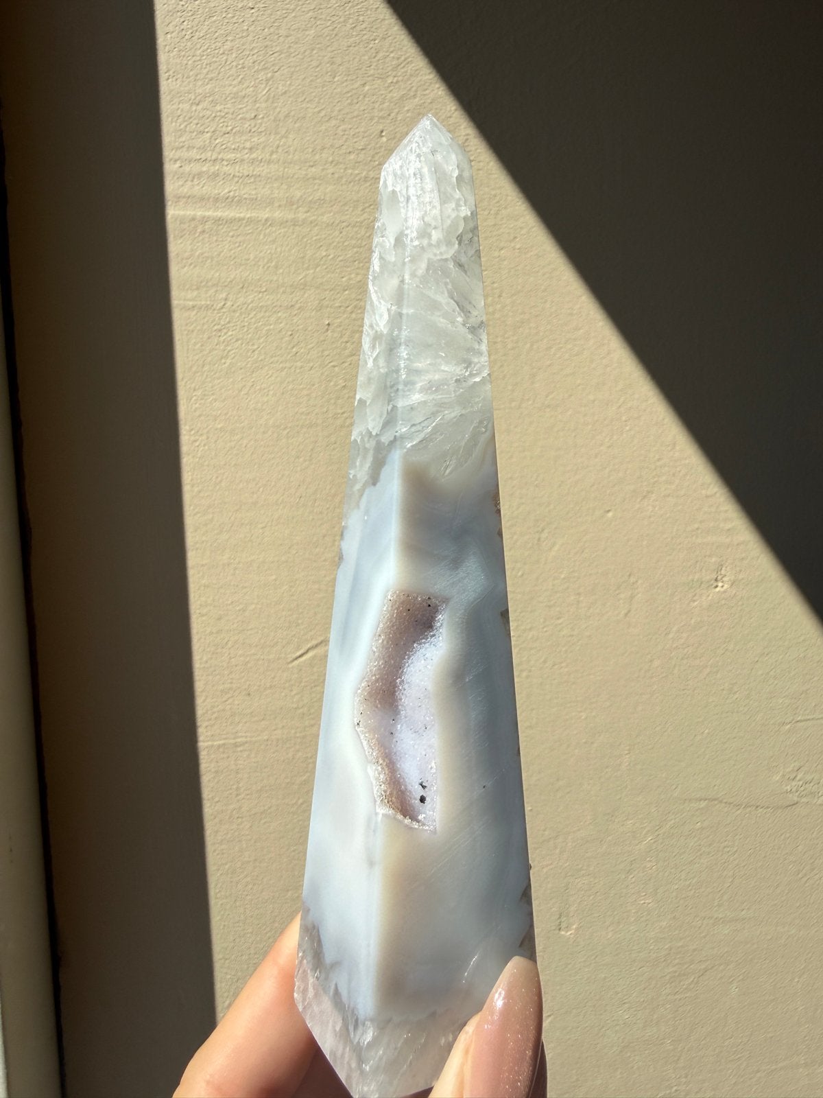 Erg mooie agaat toren met sprankelende druzy | 18cm hoog!, Ophalen of Verzenden, Mineraal