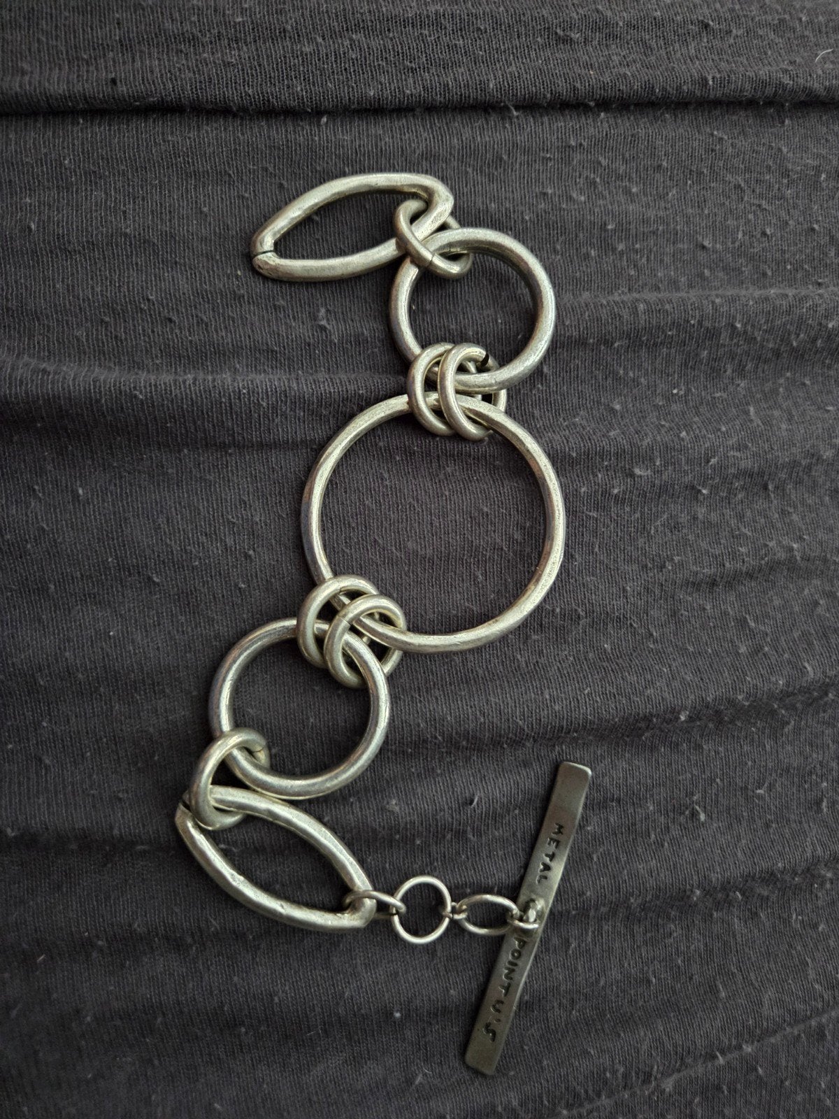 Stoere Metal Pointu's armband met T-bar sluiting, Ophalen of Verzenden, Gebruikt, Zilver, Overige materialen