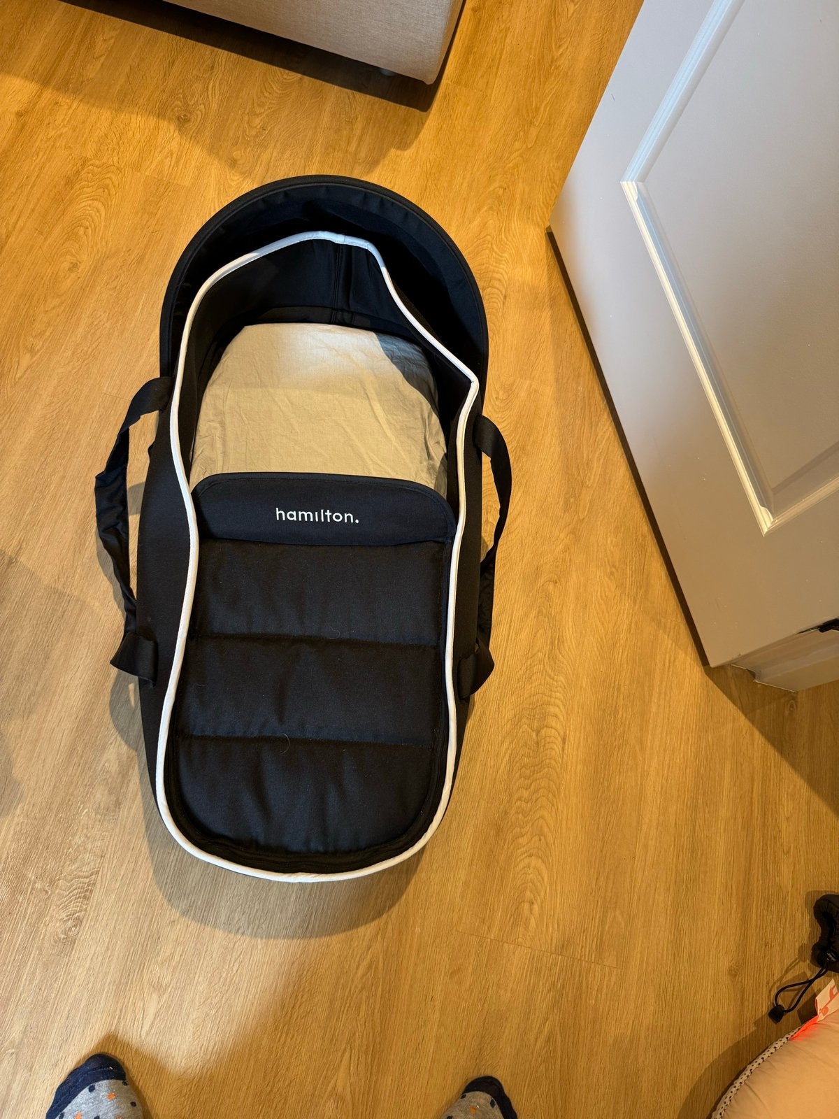 Hamilton bassinet/reiswieg - Zwart (incl adapters), Kinderen en Baby's, Ophalen, Zo goed als nieuw, Reisbedje