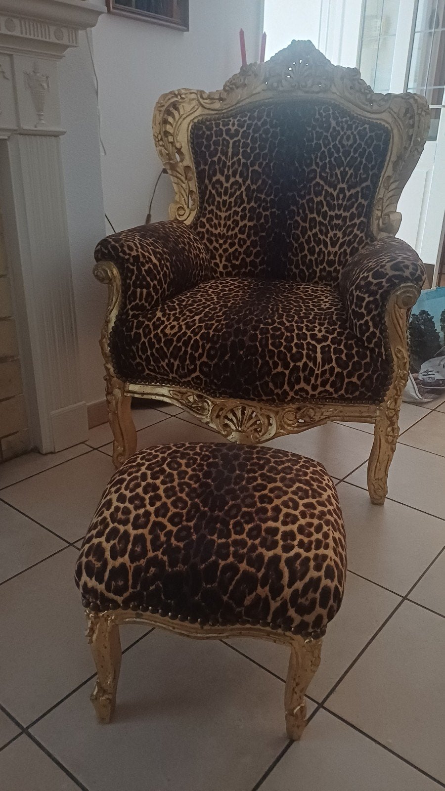 Barokke fauteuil en poef met luipaardprint, Verzenden