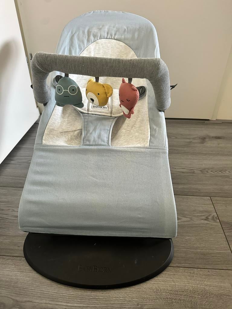 Babybjorn wipstoel met speeltje, Kinderen en Baby's, Wipstoeltjes, Ophalen of Verzenden, Gebruikt, Wipstoel, Met gordel(s) of riempje(s)