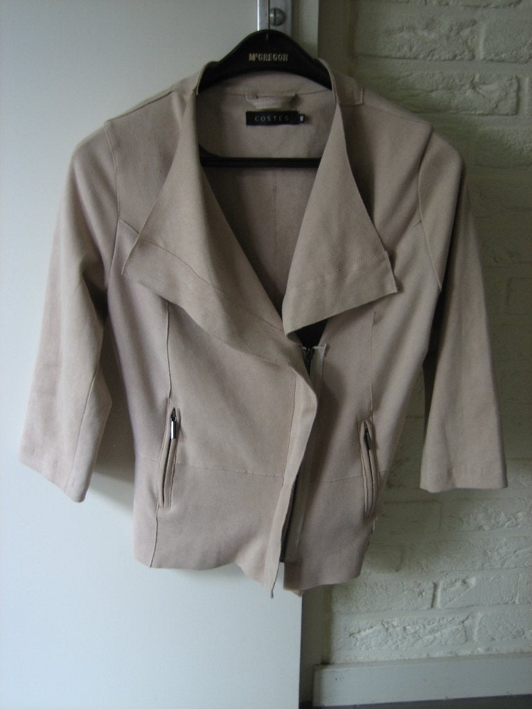 A-symmetrisch poederkleurig vest-jasje COSTES 36-38 snazzeys, Kleding | Dames, Maat 38/40 (M), Verzenden, Beige, Nieuw