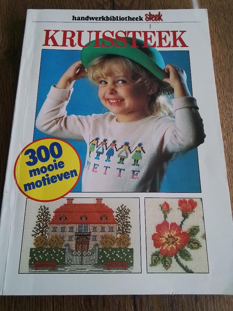 Kruissteek 300 motieven, Ophalen of Verzenden, Zo goed als nieuw, Handborduren, Patroon