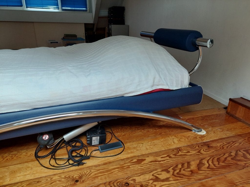 Ruim 1 persoons bed, chroom en blauw, Huis en Inrichting, Ophalen, Overige materialen, 100 cm, Eenpersoons