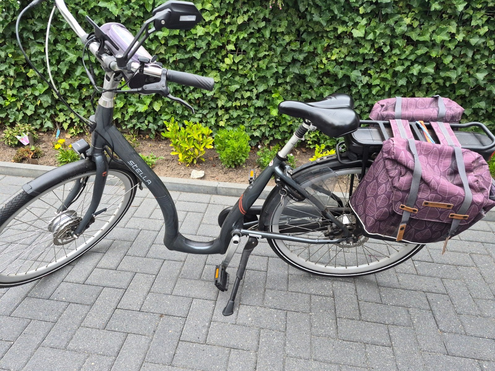 Stella elektrische fiets met lage instap en fietstassen, 51 tot 55 cm, Ophalen, Gebruikt, 50 km per accu of meer
