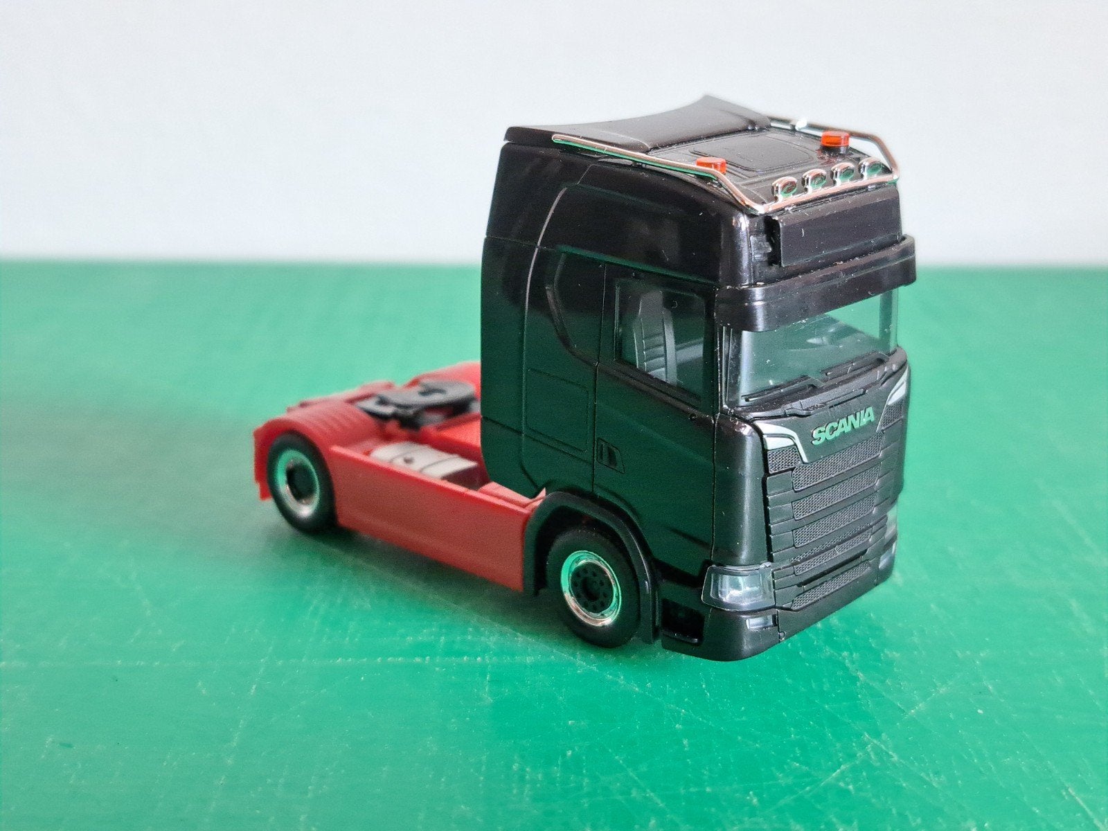 Herpa Scania CS 4x2 zwart rood alcoa lampenbeugel lichtbak, Ophalen of Verzenden, Zo goed als nieuw, Bus of Vrachtwagen, Herpa