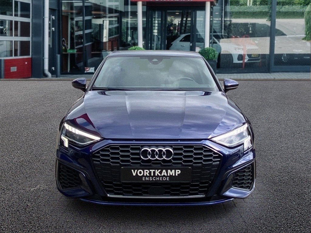 Audi A3 30 TFSI S-LINE MATRIX-LED/PDC/STOELVERW/PDC/NAVI, Auto's, Audi, Gebruikt, 680 kg, Met garantie (alle), Blauw