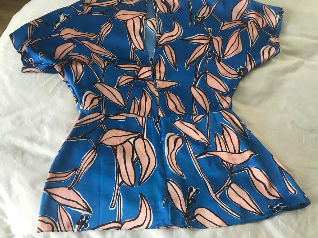 Mooie design blouse, voelt als zijde, Kleding | Dames, Ophalen of Verzenden, Zo goed als nieuw